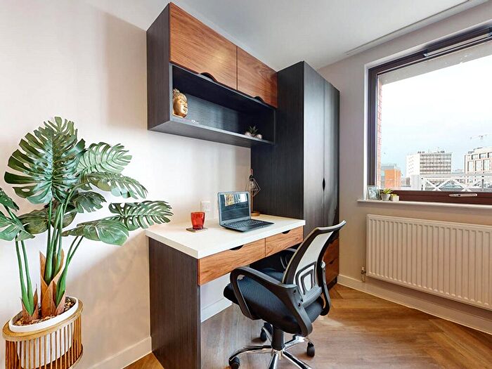 2 Bedroom Apartment To Rent In Apt, Live Oasis Wade Lane #, LS2