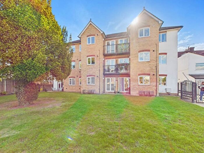 3 Bedroom Flat For Sale In Hooper Court, Gresham Road, Staines-Upon-Thames, Surrey, TW18