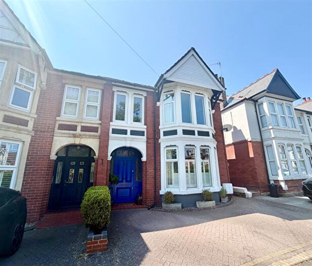 4 Bedroom Semi-Detached House For Sale In Croft Road, Old Town, Swindon, SN1