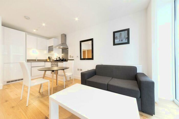 Apartment To Rent In Sovereign Tower, Emily Street, Canning Town, E16