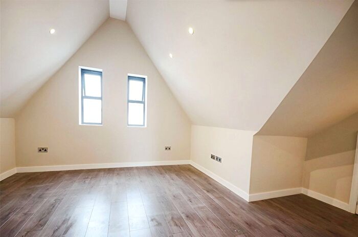 2 Bedroom Flat For Sale In Peach Street, Wokingham, Berkshire, RG40