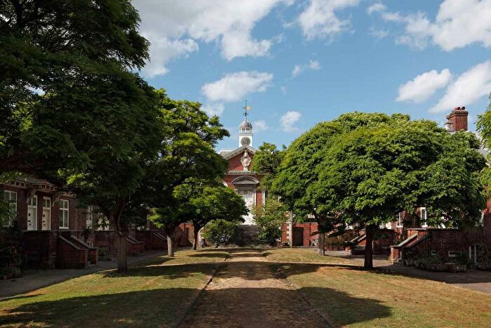 1 Bedroom Cottage To Rent In Mile End Road, London, E1