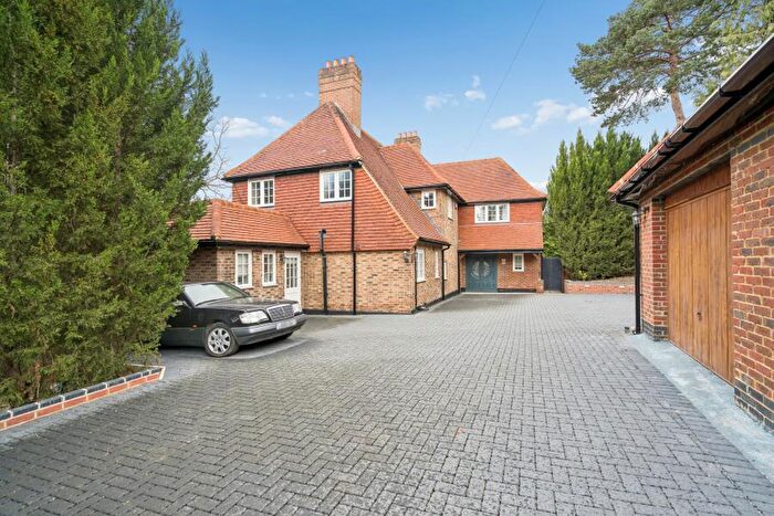 6 Bedroom Detached House To Rent In Pinner Hill, Pinner, HA5