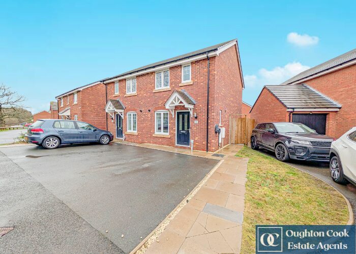 3 Bedroom Semi Detached House For Sale In Dunlow Close, Nuneaton, Warwickshire, CV10