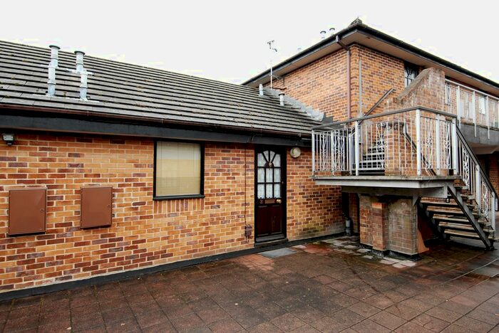 1 Bedroom Flat To Rent In Linden Drive, Liss, GU33