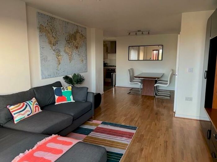2 Bedroom Apartment To Rent In Cable Street, London, E1