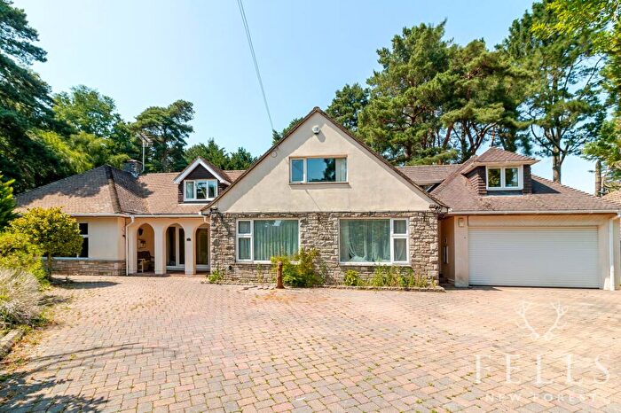 5 Bedroom Detached House For Sale In St. Ives Park, Ashley Heath, BH24