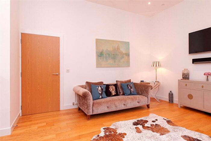 2 Bedroom Apartment To Rent In Lynedoch Terrace, Park, Glasgow, G3