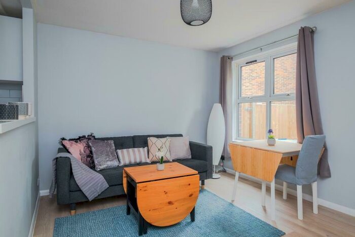 1 Bedroom Maisonette To Rent In Goldsworth Park, GU21