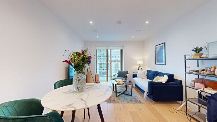 1 Bedroom Flat For Sale In Hive House, Verdo, Kew Bridge, Brentford, TW8