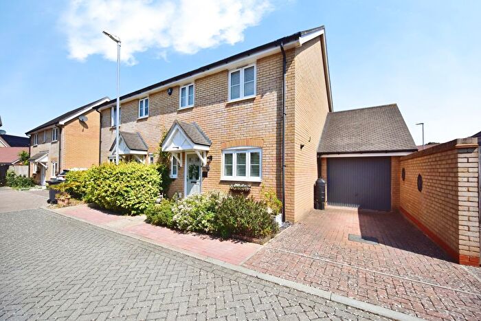 3 Bedroom Semi-Detached House For Sale In Colyn Drive, Maidstone, Kent, ME15