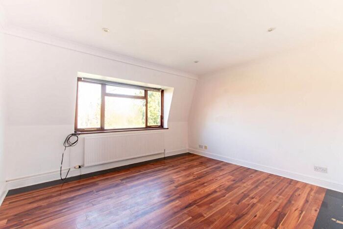 2 Bedroom Flat For Sale In Coverdale Road, Brondesbury Park, London, NW2