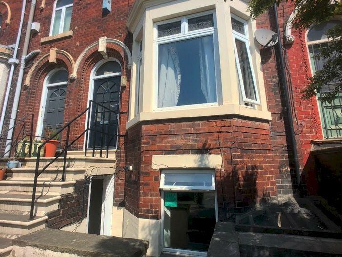 1 Bedroom Flat To Rent In Southfield Mount, Leeds, West Yorkshire, LS12