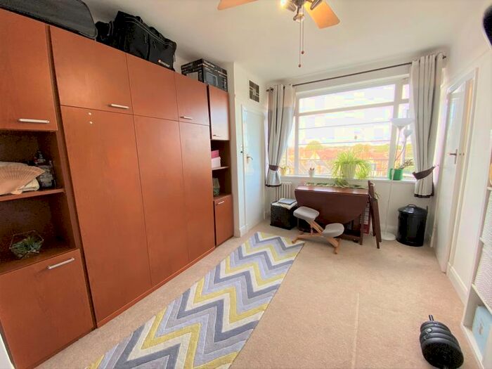 Studio To Rent In Du Cane Court, Balham High Road, SW17