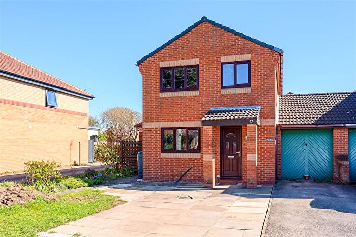 4 Bedroom Link Detached House For Sale In Redmires Close, York, YO30