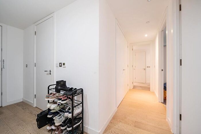 3 Bedroom Flat For Sale In Yabsley Street London, E14