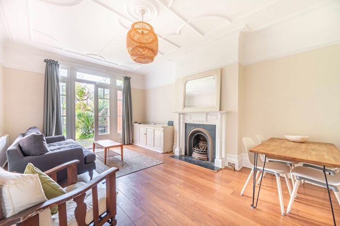 2 Bedroom Flat For Sale In Cranhurst Road, Willesden Green, London, NW2