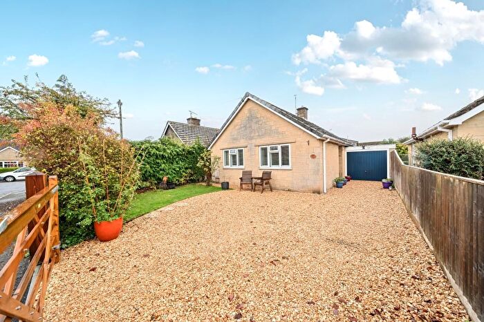 2 Bedroom Detached Bungalow For Sale In Greenfield Crescent, Witney, OX29