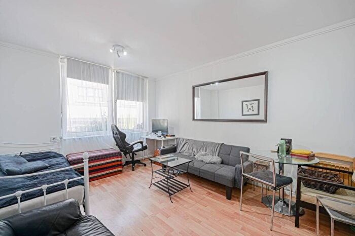 1 Bedroom Flat For Sale In Carriage Lodge, Earls Court Road, London, W8