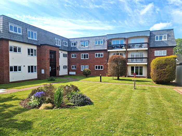 2 Bedroom Flat For Sale In Cranford Avenue, Exmouth, EX8