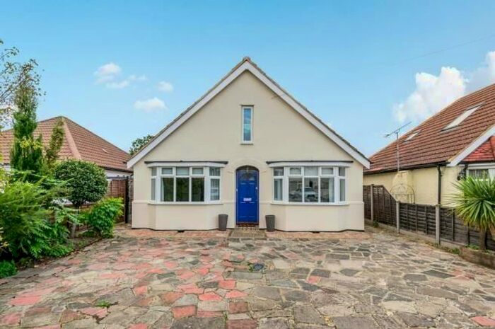 3 Bedroom Detached Bungalow To Rent In Sunbury, Sunbury On Thames, TW16