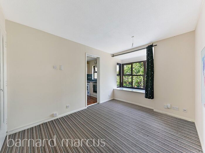 2 Bedroom Flat To Rent In Pursewardens Close, London, W13