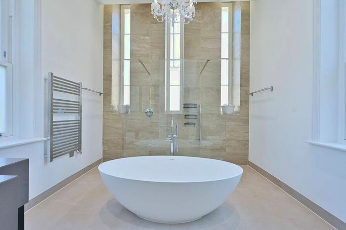 3 Bedroom Flat For Sale In Chambers Park Hill, Copse Hill, London, SW20