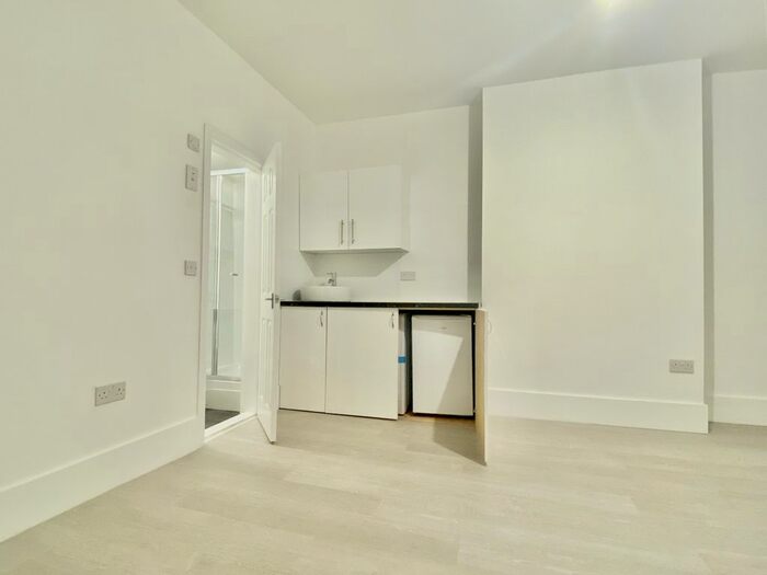 1 Bedroom Studio To Rent In Park Avenue, Mitcham CR4