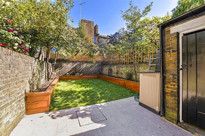 4 Bedroom Detached House To Rent In Walcot Square, London, SE11