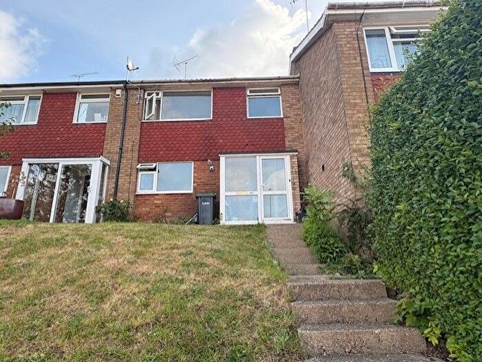 3 Bedroom Semi-Detached House To Rent In Brendon Avenue, Luton, LU2