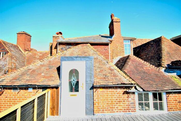 2 Bedroom Flat To Rent In West Street, Faversham, ME13