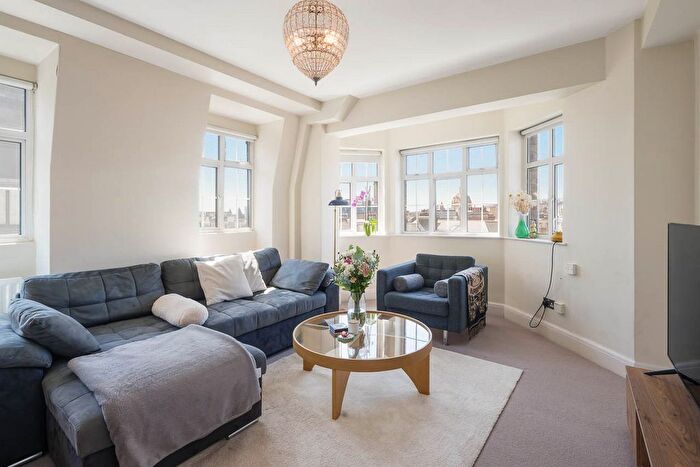 2 Bedroom Flat For Sale In Sloane Street, Knightsbridge, SW1X