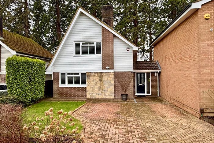 3 Bedroom Detached House For Sale In Ravenstone Road, Camberley, GU15