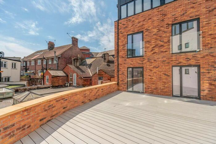 2 Bedroom Flat To Rent In High Street, Purley, CR8