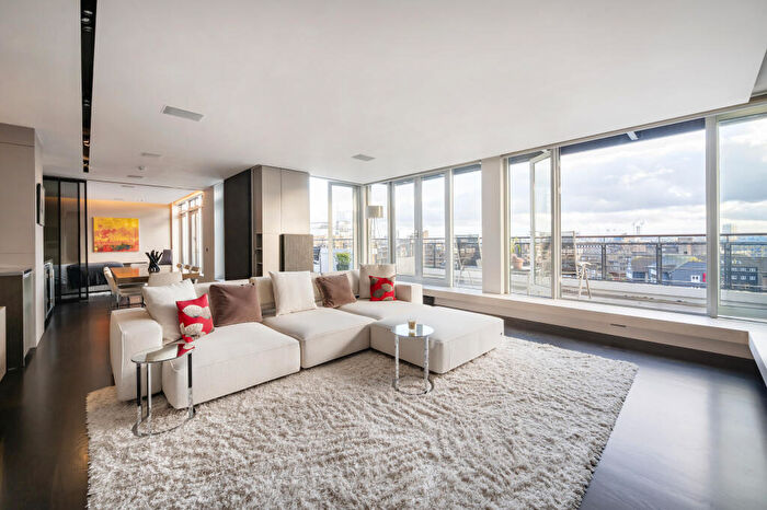 3 Bedroom Apartment To Rent In Jacana Court, Star Place, E1W