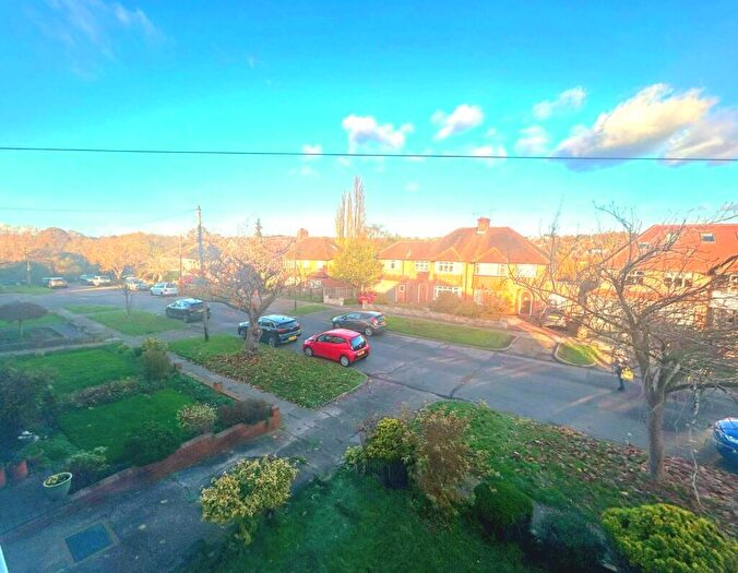 3 Bedroom Semi-Detached House To Rent In Trentwood Side, Enfield, EN2