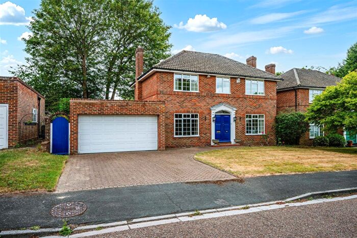 4 Bedroom Detached House For Sale In The Maples, Banstead, SM7