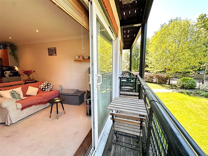 2 Bedroom Flat To Rent In Hansler Court, Princes Way, London, SW19