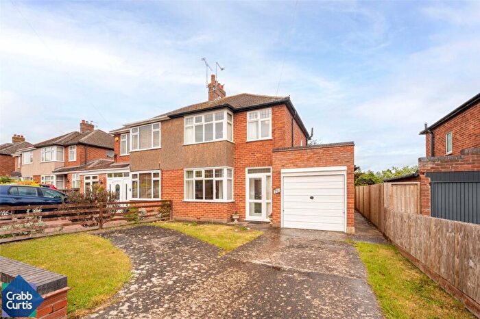 3 Bedroom Semi-Detached House For Sale In Moorhill Road, Whitnash, CV31