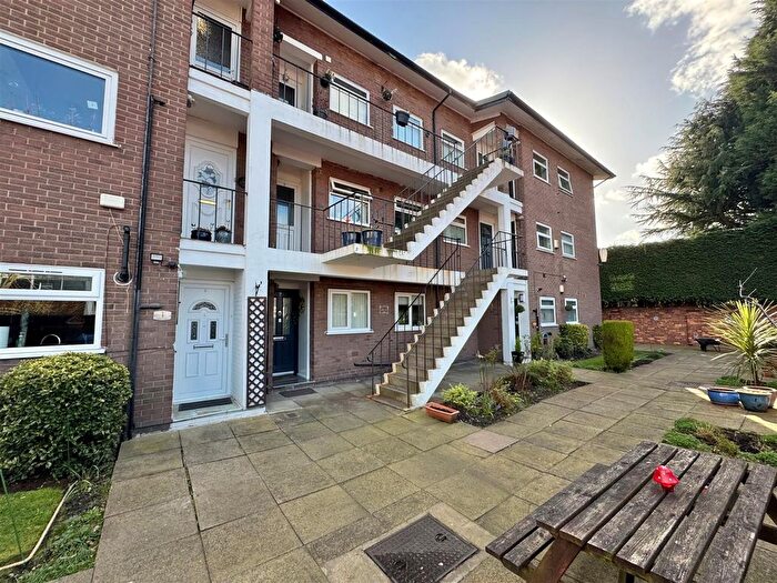 2 Bedroom Flat For Sale In Dixon Court, Cheadle, SK8