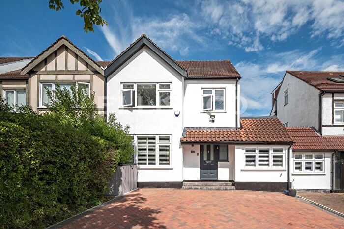 3 Bedroom Semi Detached House For Sale In Delamere Gardens, Mill Hill, London, NW7