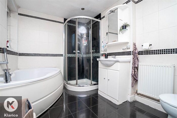 3 Bedroom End Of Terrace House For Sale In Blythswood Road, Birmingham, B11