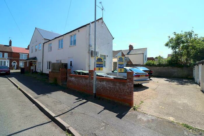 1 Bedroom Apartment To Rent In York Road, Rushden, NN10