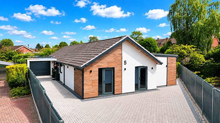 6 Bedroom Bungalow For Sale In Orchard Close, Oadby, LE2