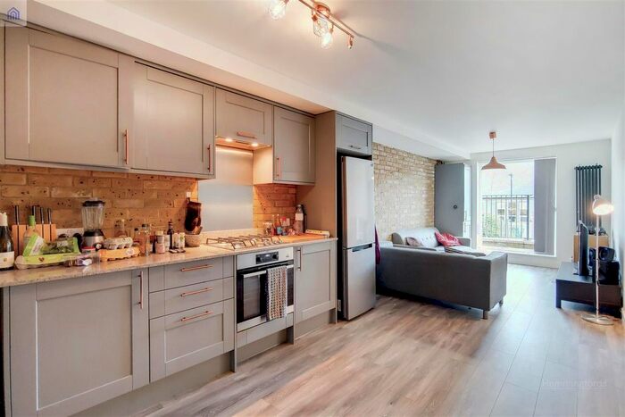 3 Bedroom Flat To Rent In Brick Lane, Shoreditch, E1