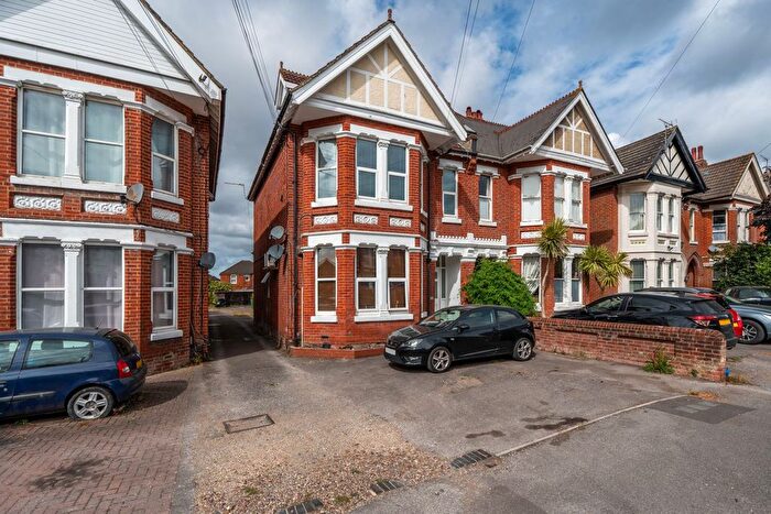 1 Bedroom Flat To Rent In Thornbury Avenue, Southampton, SO15