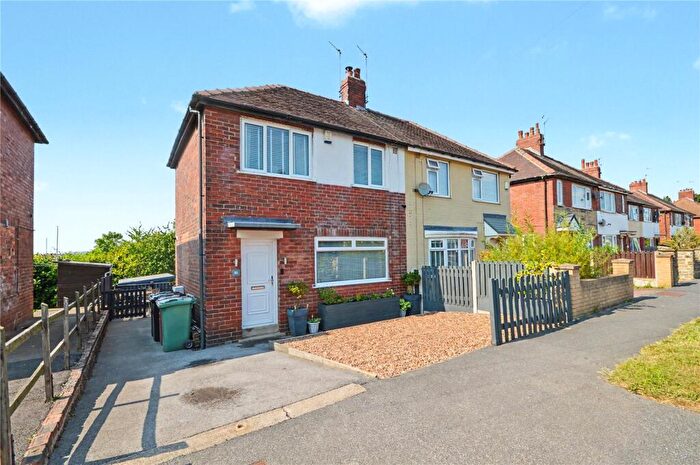 2 Bedroom Semi-Detached House For Sale In Parkwood Road, Beeston, LS11