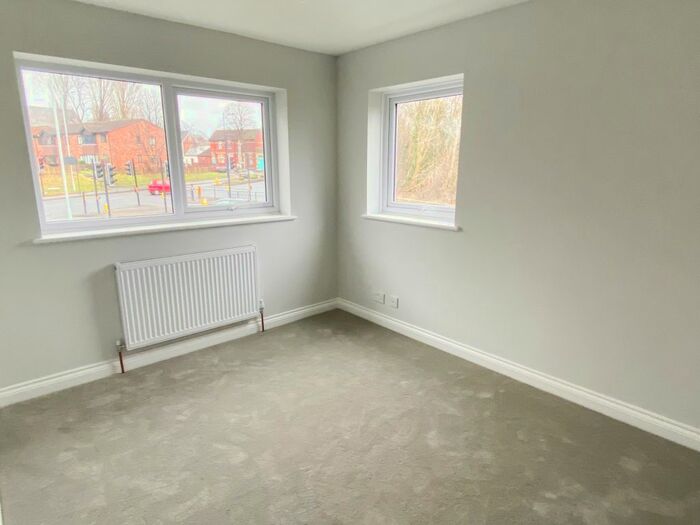 3 Bedroom Detached House For Sale In Didsbury Road, Heaton Mersey
