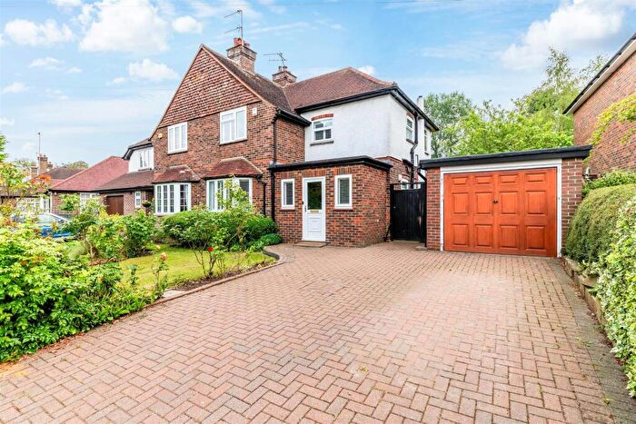 3 Bedroom Semi-Detached House For Sale In Cross Road, Tadworth, KT20