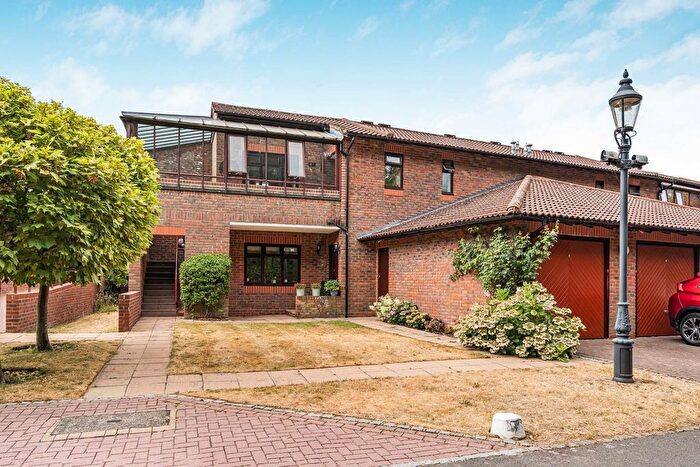2 Bedroom Flat For Sale In Callow Hill, Virginia Water, Surrey, GU25